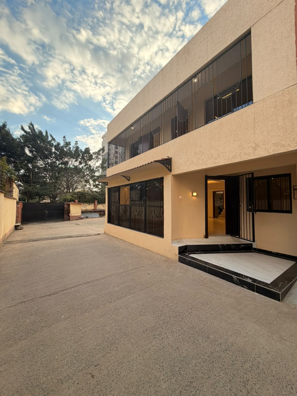 4-BEDROOM MAISONETTE FOR RENT – PARKLANDS