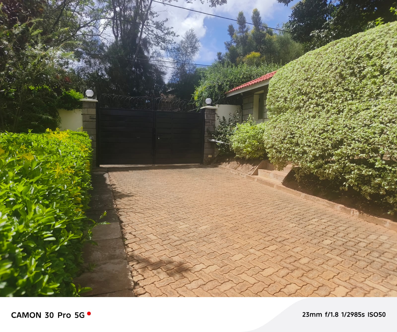 6-BEDROOM DOUBLE-STOREY HOUSE FOR RENT – RUNDA