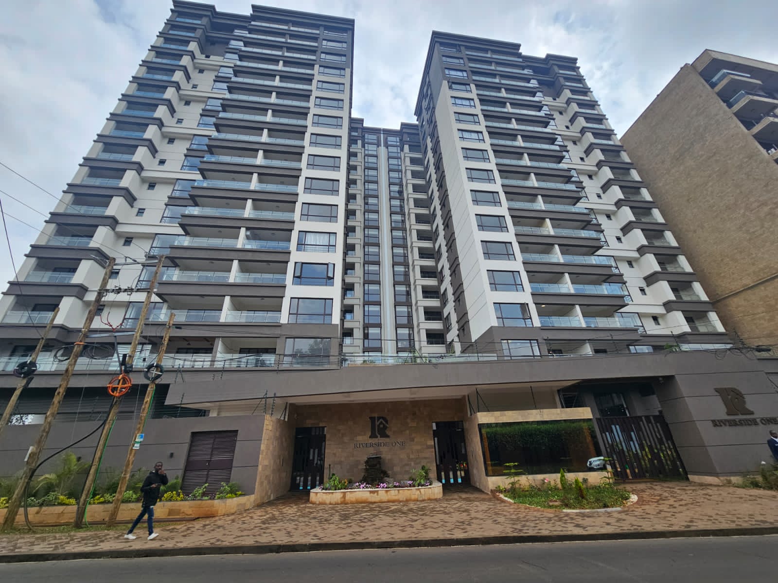 2-BEDROOM APARTMENT FOR RENT – RIVERSIDE DRIVE