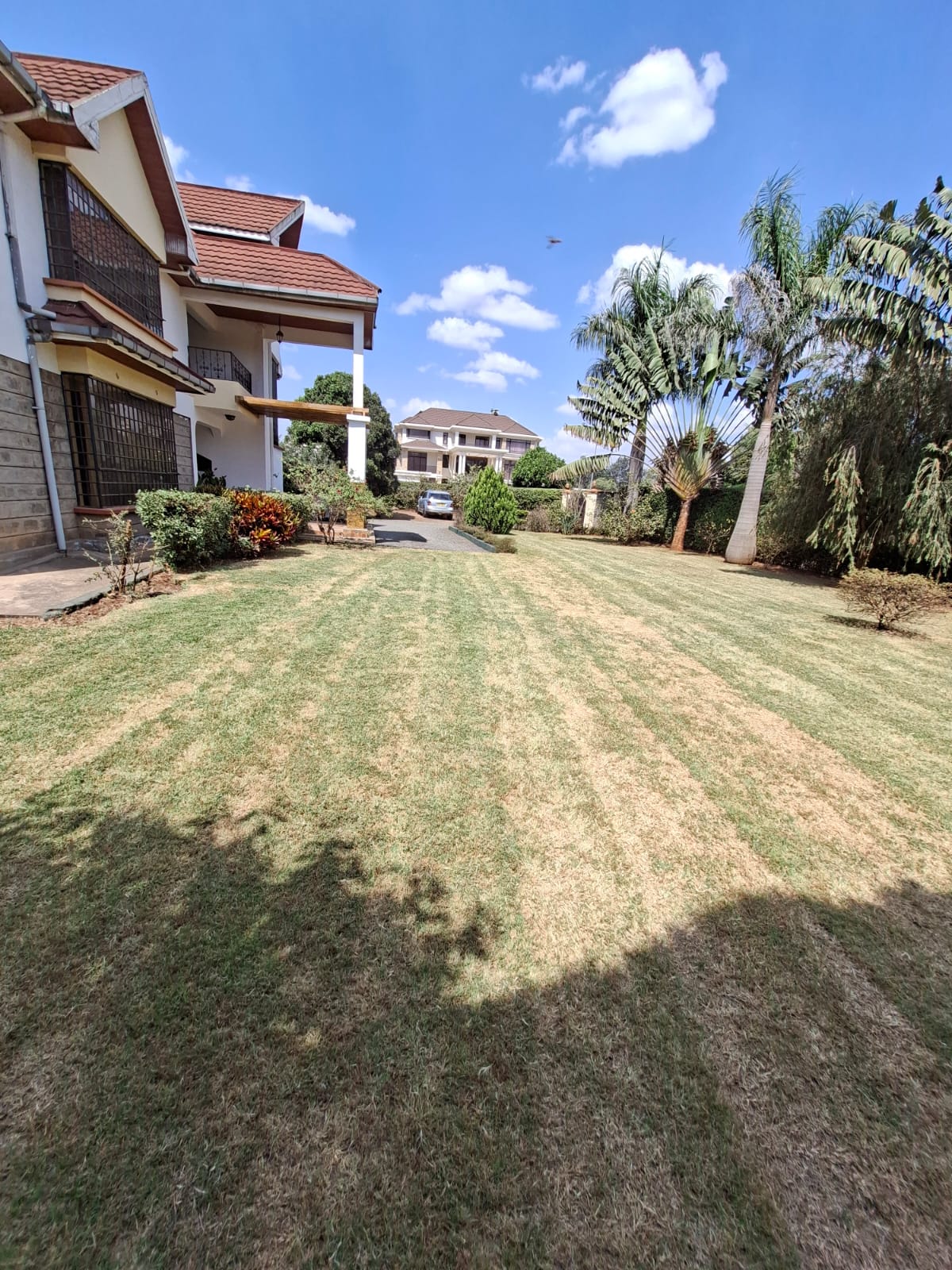 Elegant 5-bedroom maisonette plus DSQ